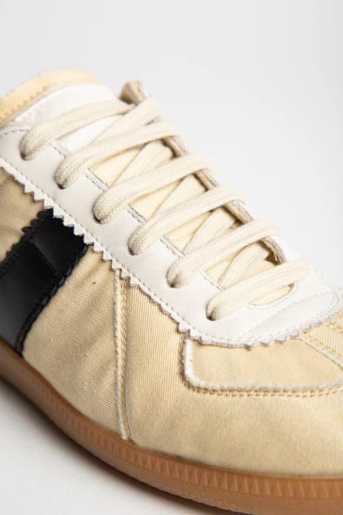 Maison Margiela Replica Sneakers In Black And Vintage Yellow