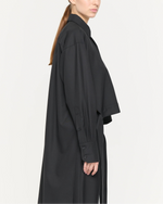 Load image into Gallery viewer, Plan C Wool Shirt With Tail Black
