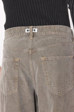 Load image into Gallery viewer, HOPE Loose-Fit Corduroy Jeans Light Beige
