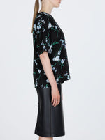 Load image into Gallery viewer, NR21 Floral-Print Silk Top
